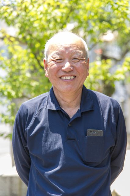 写真:大工一筋40年以上 怖い顔ですが優しい代表