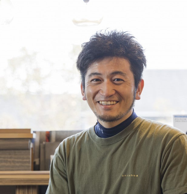 写真:社名のan cube とはフランス語でuncube=積み木、積み上げるという意味で、 それを造語でan cubeとし、お客様との信頼を積み上げる会社を目指すという意味でつけました。