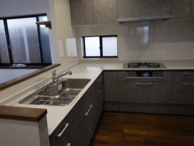 写真：リクシル　システムキッチン 　ノクト　 Ｌ型