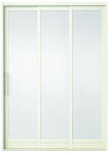 写真：高齢者の寝室は浴室の隣に