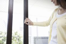 写真:換気を心がけて室内の空気をきれいに